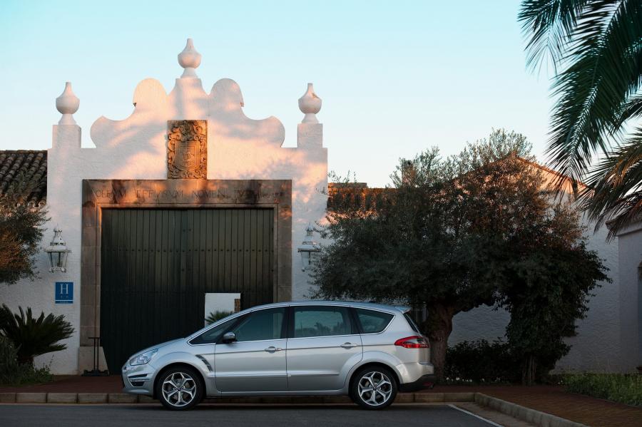  Ford S-Max 2010 года  (фото 14 из 21)